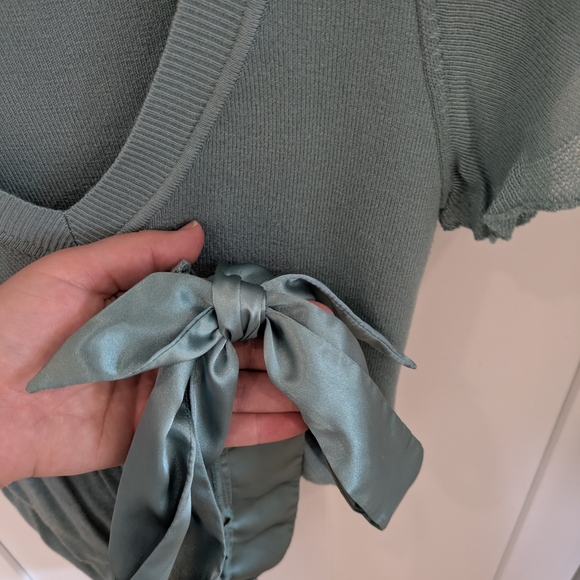 Dynamite Light Green V-Neck Top – US XS - Picture 3 of 6